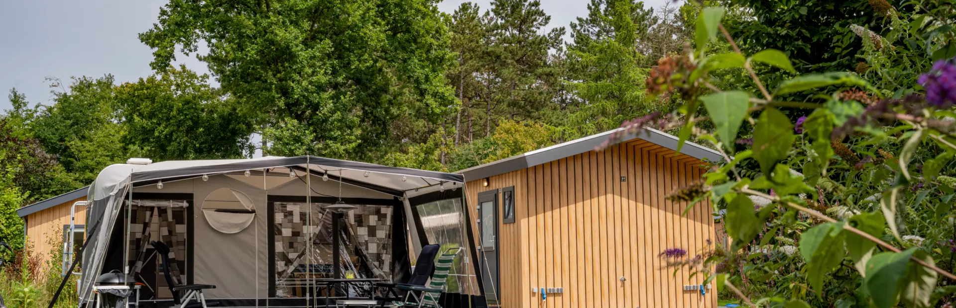 HH kamperen Comfortplaats met privé sanitair buiten 12